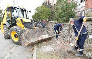 Başkan Utku Gümrükçü’den moloz tepkisi