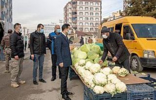 Başkan Vekili Aslan’dan pazar esnafına ziyaret
