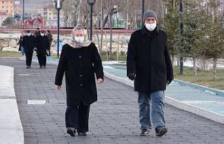 Batı’da kar çilesi, Van’da yalancı bahar sefası