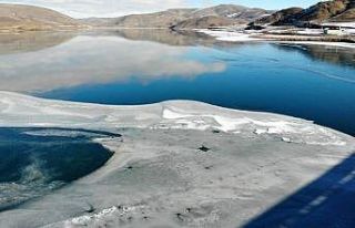 Bayburt’ta soğuk hava gölet ve akarsuları dondurdu