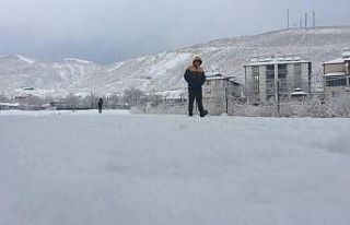 Beklenen kar geldi, o ilçe beyaza büründü