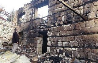 Belde halkı evi yanan aile için seferber oldu