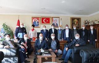 Belediye çalışanlarının toplu sözleşme sevinci