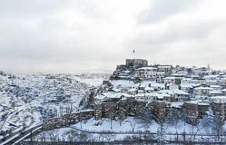 Beyaza bürünen Ankara Kalesi havadan görüntülendi