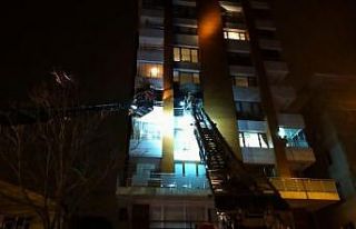 Beykoz’da 4 katlı binada korkutan yangın