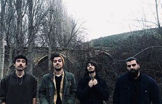 Bilecikli gençlerden oluşan Zaman Meselesi grubunun...