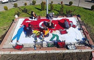 Bin çocuktan sağlıkçılara 10 bin taşlı mozaik