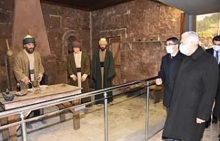 Binali Yıldırım Şehzadelerpark’ı çok beğendi