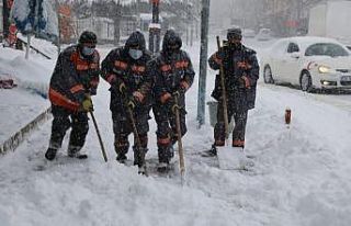 Bingöl’de belediye ekiplerinin karla mücadele...