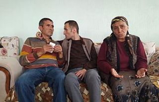 Bir yaşında evlat edindiği oğluna yeni doğan...