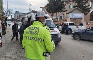 Bisikletten düşen çocuklara yardım etmek isteyince...