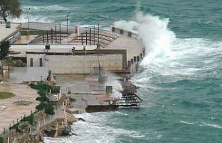 Bodrum’da fırtına nedeniyle feribot seferleri...