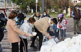 Bodrum’da ilk kez kar gören çocuklar doyasıya...