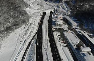 Bolu Dağı’nda kar yağışının durmasıyla trafik...