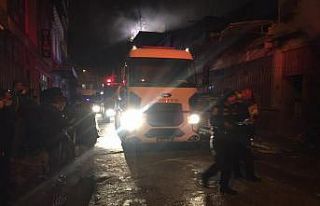 Boyahanede çıkan yangın korkuttu