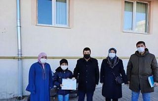 Bozdağ hem öğrencileri ziyaret etti hem de karnelerini...