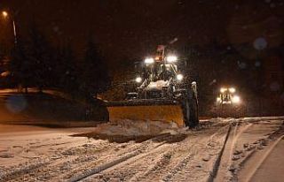 Bozüyük’te yol açma çalışmaları gece boyunca...