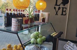 Bu işyerinde çiğ köfte alan kumbaraya para atmadan...