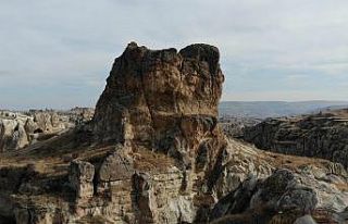 Bu mezarlar yerden 60 metre yükseklikte