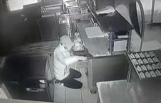 Büfe faresi kameraya böyle yakalandı