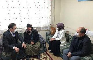 Burhaniye’de Kaymakam Memiş yaşlıları ziyaret...