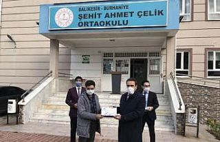 Burhaniyeli öğrencilerin tablet sevinci