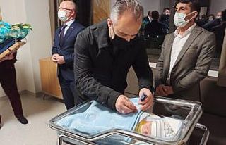 Bursa’da 2020’nin son 2021’in ilk bebekleri...