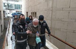 Bursa’da vatandaşları uygunsuz fotoğraflarıyla...