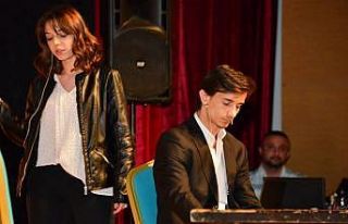 Büşra’dan geriye tiyatro sahnesindeki görüntüsü...