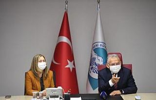 Büyükkılıç, AK Parti Kayseri Kadın Kolları’nın...