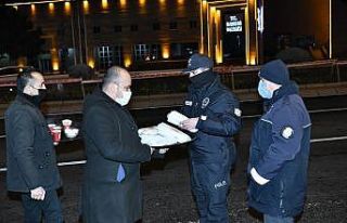 Büyükşehir’den soğuk kısıtlama gününde sıcak...