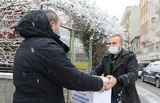 Cafe ve kıraathane sahibi esnaflara gıda yardımı
