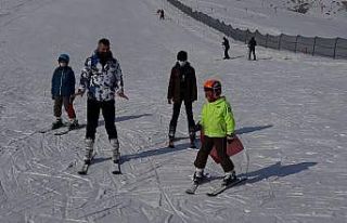 Çaldıran Belediyesi geleceğin milli kayakçılarını...