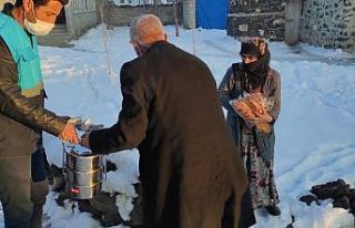 Çaldıran Belediyesi mobil aşevi, her gün 80 faklı...