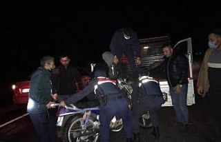 Çalıntı motoru muhtar ve köyün gençleri buldu