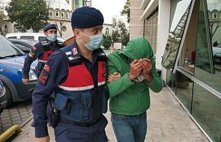 Camı kırıp içeri girdiği evden kurusıkı tabanca...