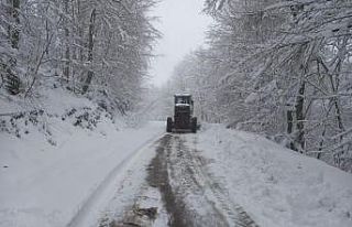 Çaycuma’da kapanan köy yolları için çalışmalar...