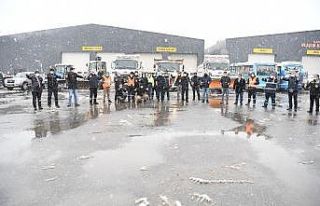Çayırova’da karla mücadele sürüyor