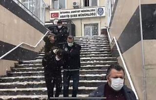 Çekmeköy’de kuyumcuda silahlı gasp kamerada