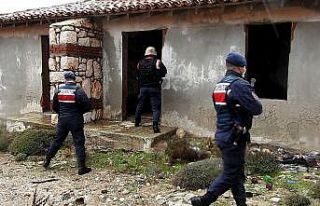 Çeşme’de jandarma yasa dışı geçişe engel...