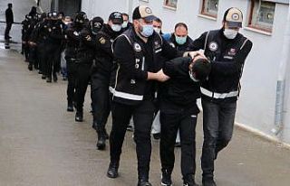 Çete lideri cinayet işleyip tehditle çocuğun üzerine...