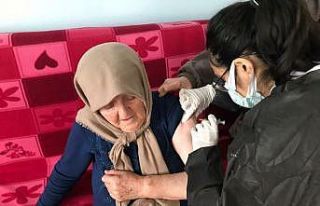 Cide’de 85 yaş ve üzeri vatandaşların ilk doz...