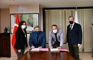 Çiğli Belediyesine tam donanımlı ambulans bağışı