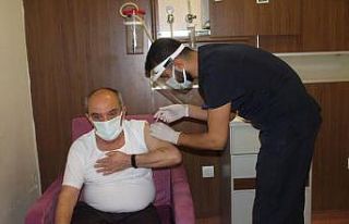 Çin’den getirilen korona virüs aşıları sağlıkçılara...