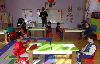 Çocuklar ezberci yöntem yerine resim çizerek harfleri...