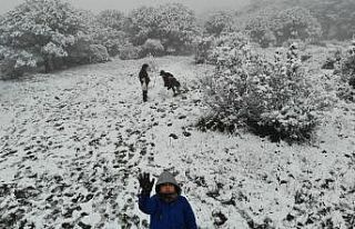 Çocuklar karın keyfini kar topu oynayarak çıkardı