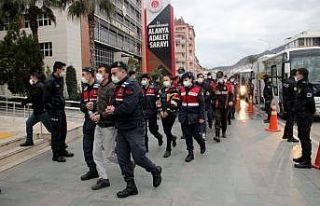 Çökertilen uyuşturucu çetesi şüphelileri adliyede