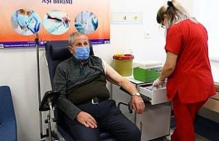 Covid-19 aşısında 75 yaş aşılaması başladı