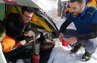 Dağcılar Palandöken’de kış kampında