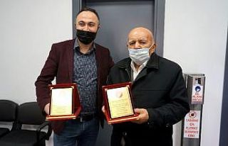 Dede ve torun hayır işlerinde yarışmaya başladı